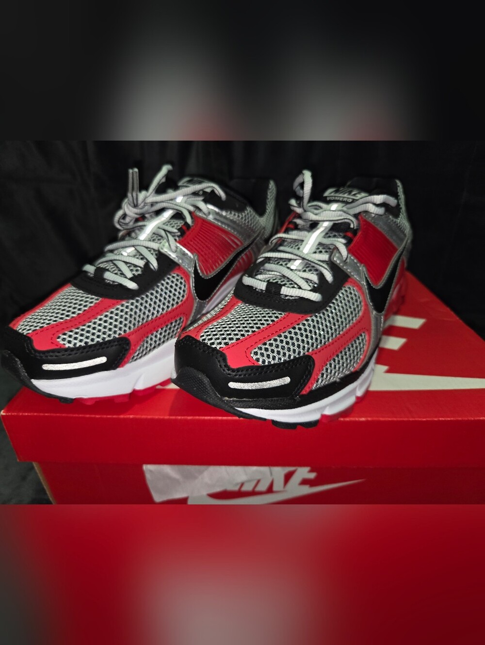 Nike Mens' Zoom Vomero V Shoes Size 8.5